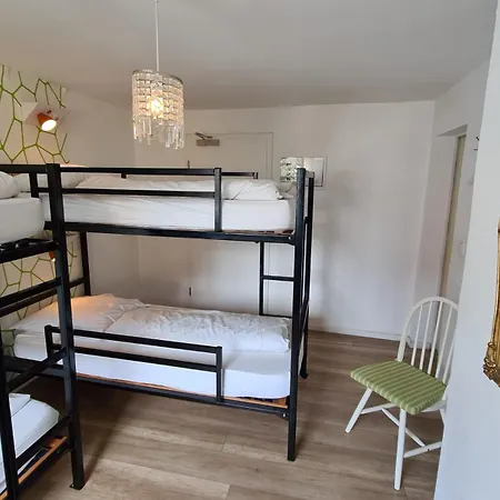 Weltempfaenger Backpacker Hostel-3